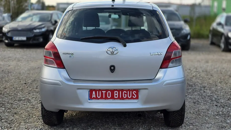 TOYOTA Yaris -