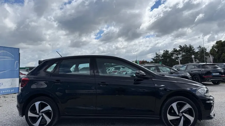 VOLKSWAGEN Polo -