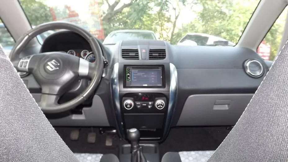 SUZUKI SX4 -