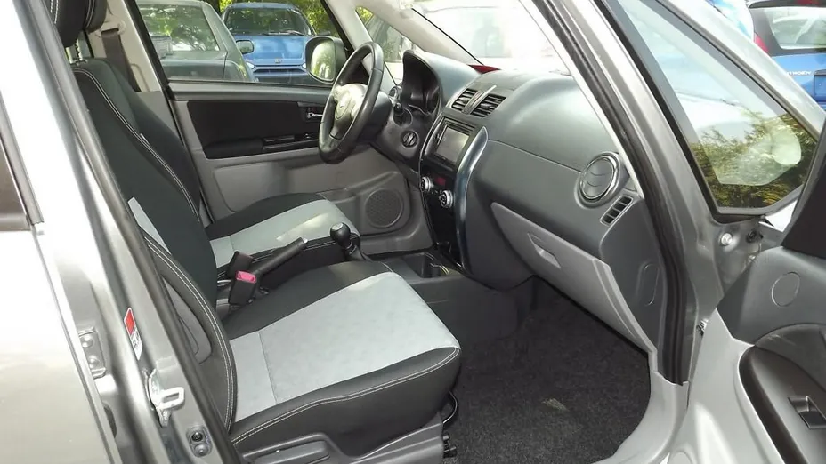 SUZUKI SX4 -