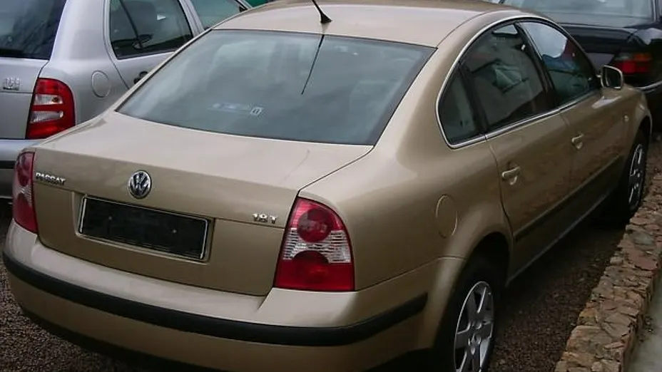 VOLKSWAGEN Passat -