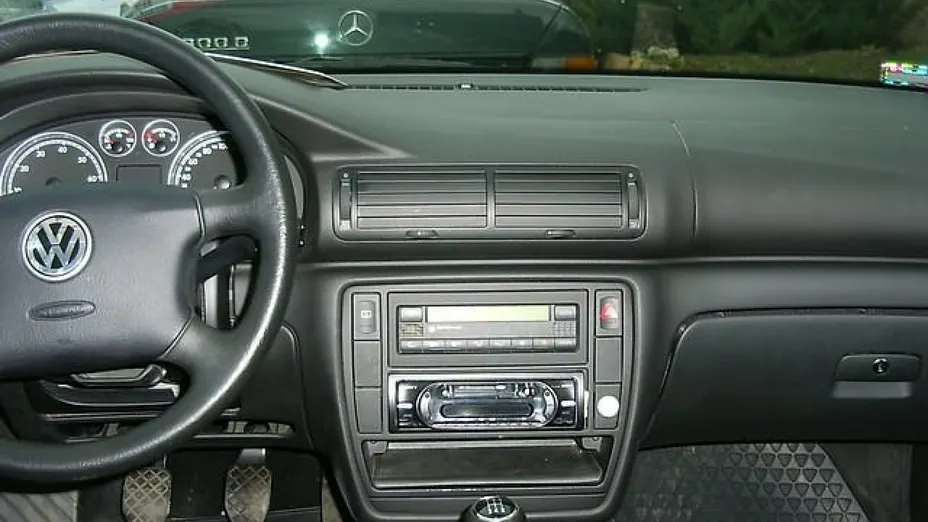 VOLKSWAGEN Passat -