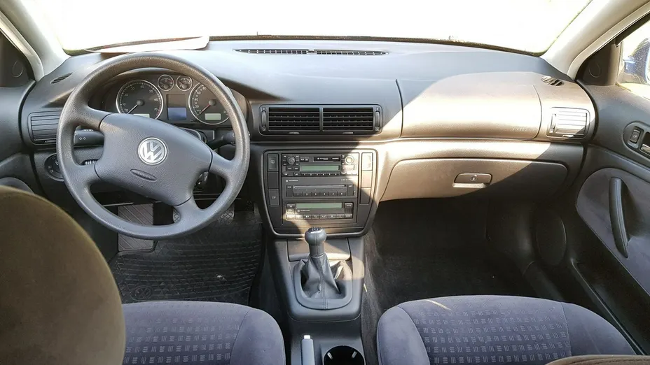VOLKSWAGEN Passat -