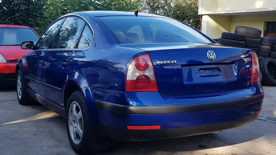 VOLKSWAGEN Passat -