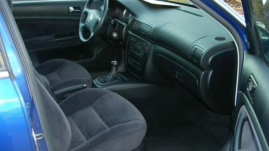 VOLKSWAGEN Passat -