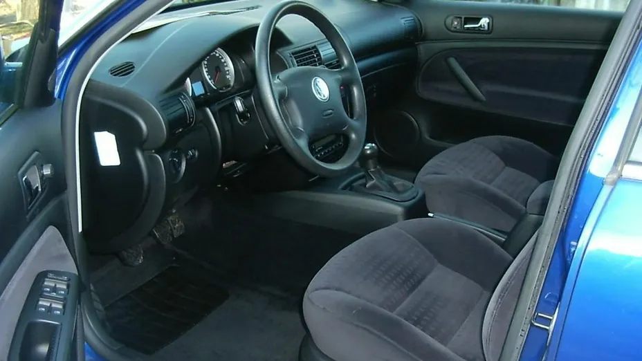 VOLKSWAGEN Passat -