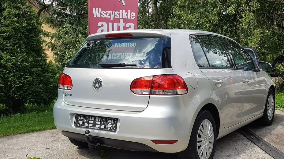 VOLKSWAGEN Golf -