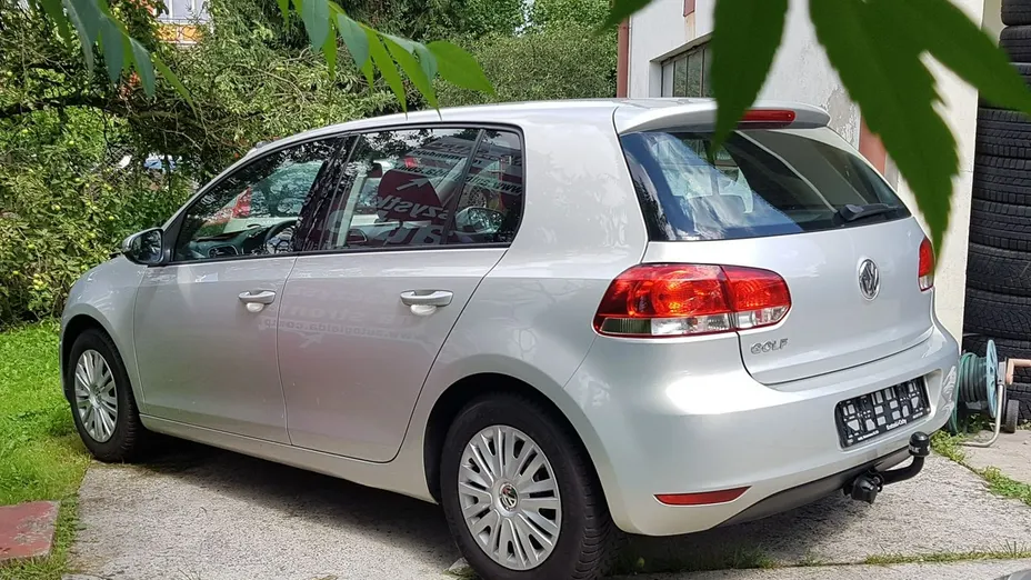 VOLKSWAGEN Golf -
