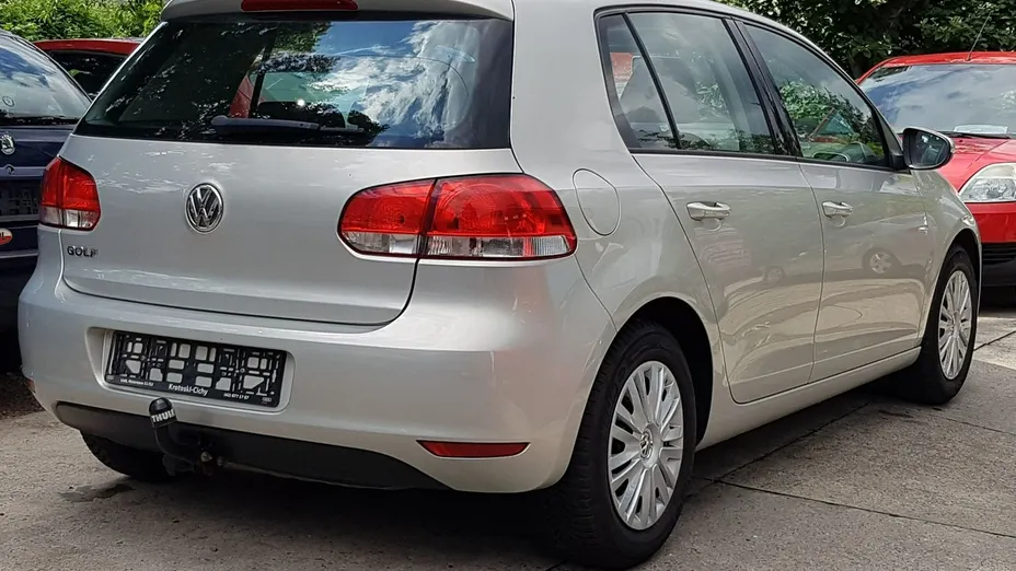 VOLKSWAGEN Golf -