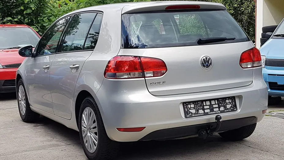 VOLKSWAGEN Golf -