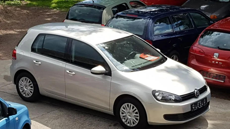 VOLKSWAGEN Golf -