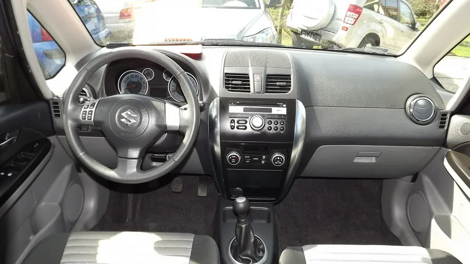 SUZUKI SX4 -