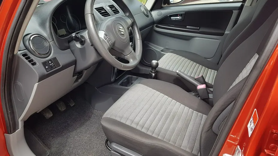 SUZUKI SX4 -
