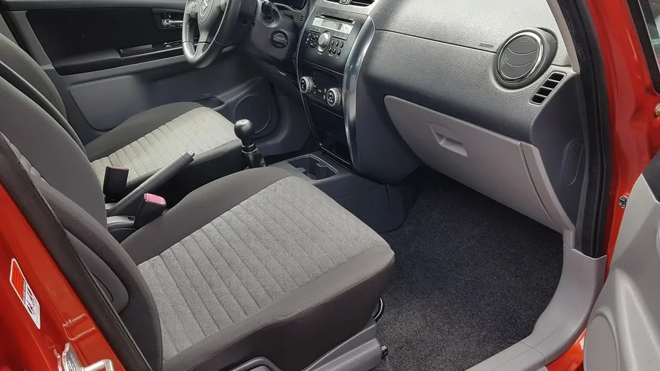 SUZUKI SX4 -