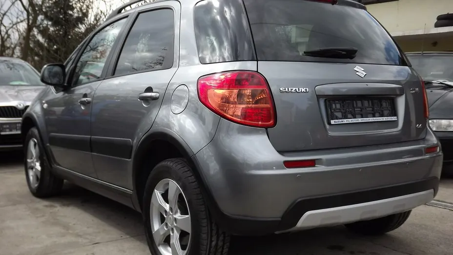 SUZUKI SX4 -