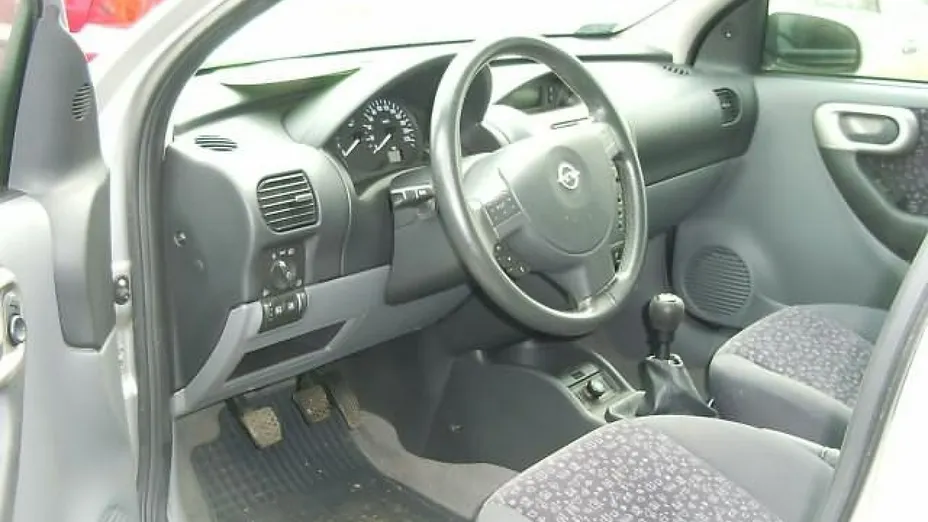 OPEL Corsa -