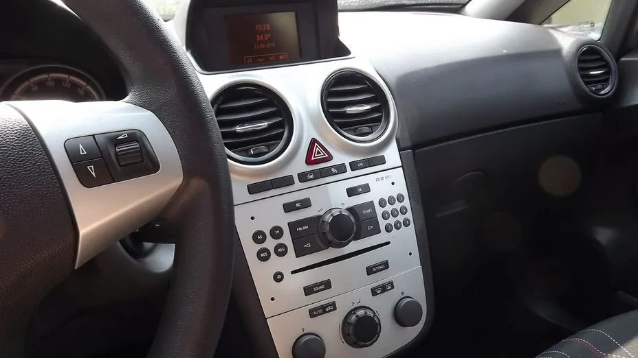 OPEL Corsa -