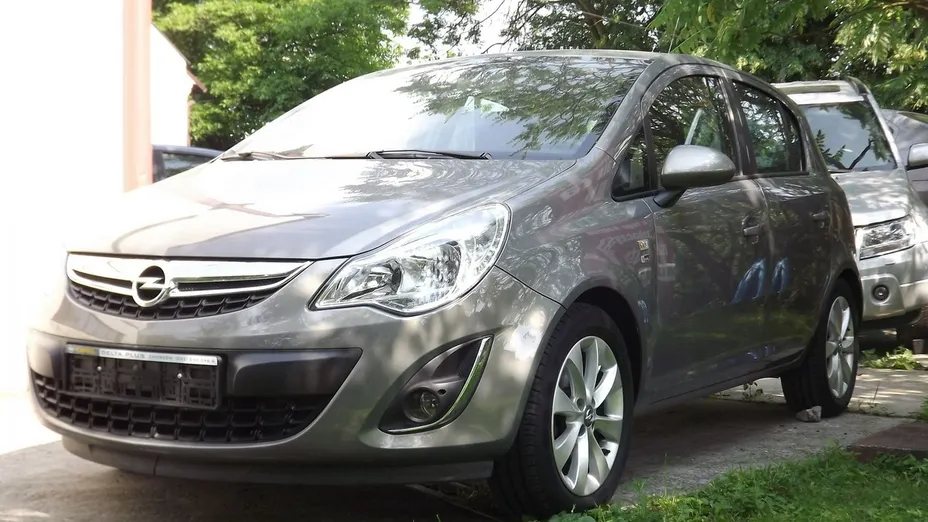 OPEL Corsa -