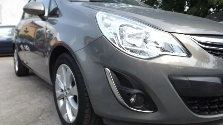 OPEL Corsa -