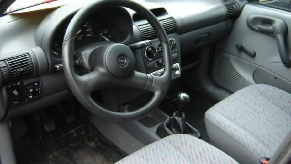 OPEL Corsa -