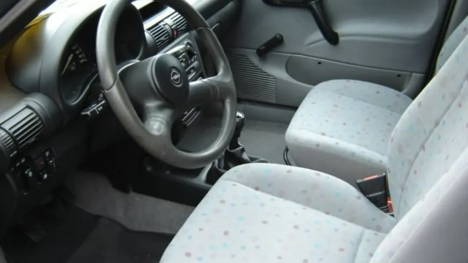OPEL Corsa -