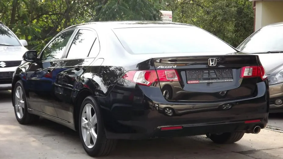 HONDA Accord -