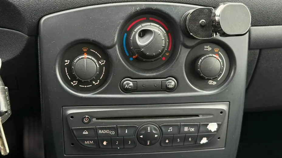 RENAULT Clio -