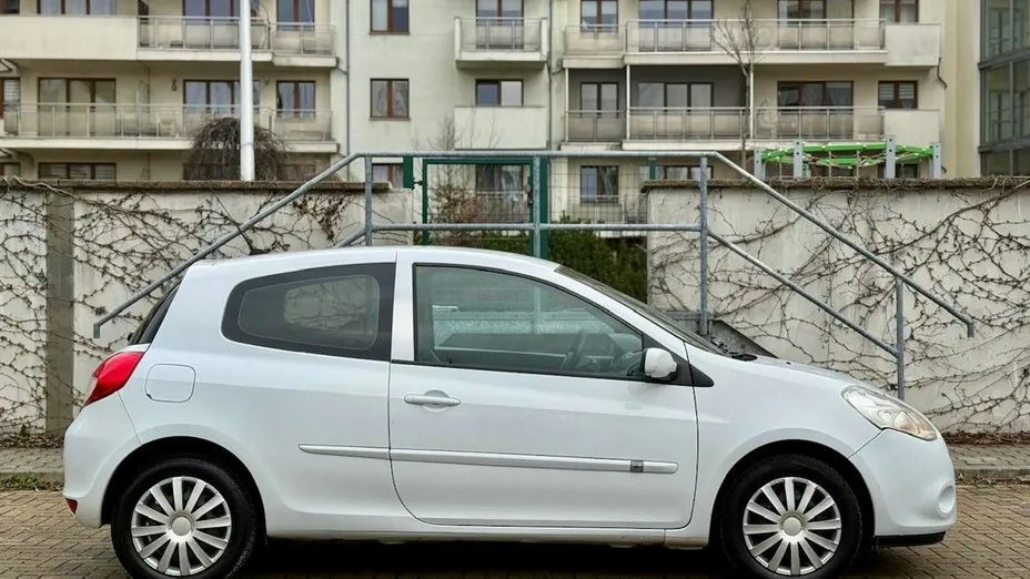 RENAULT Clio -