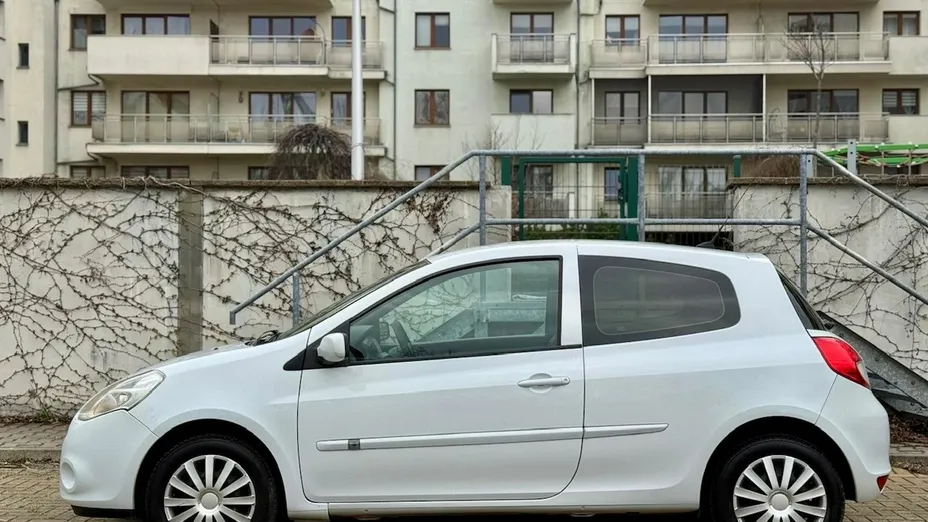 RENAULT Clio -