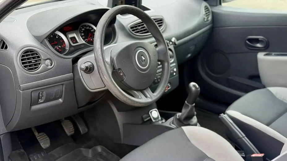 RENAULT Clio -