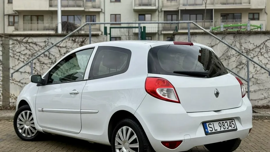 RENAULT Clio -