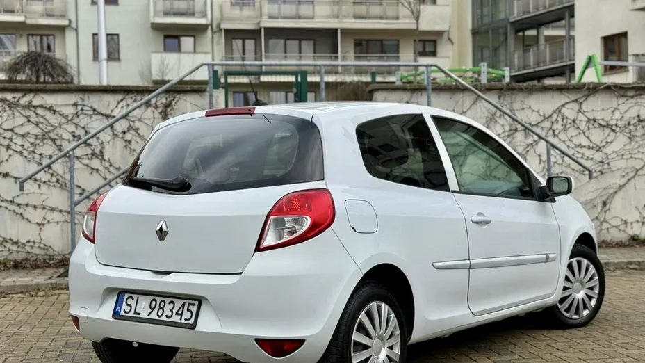 RENAULT Clio -