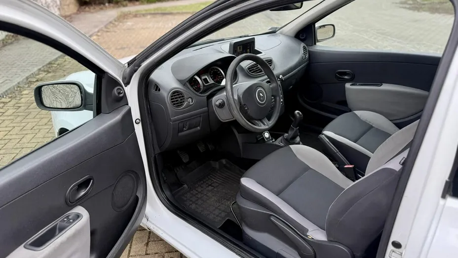 RENAULT Clio -