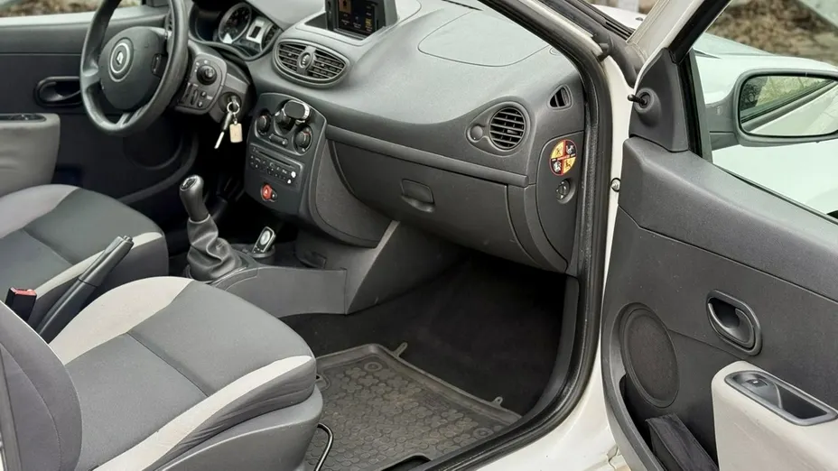RENAULT Clio -