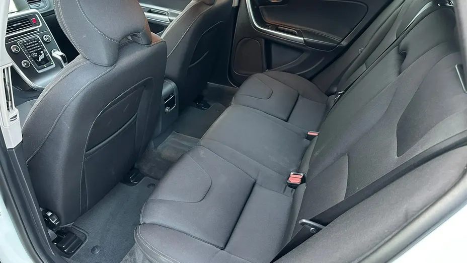 VOLVO V60 -