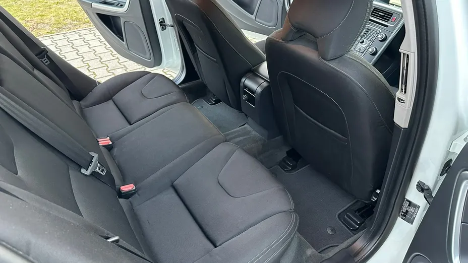 VOLVO V60 -