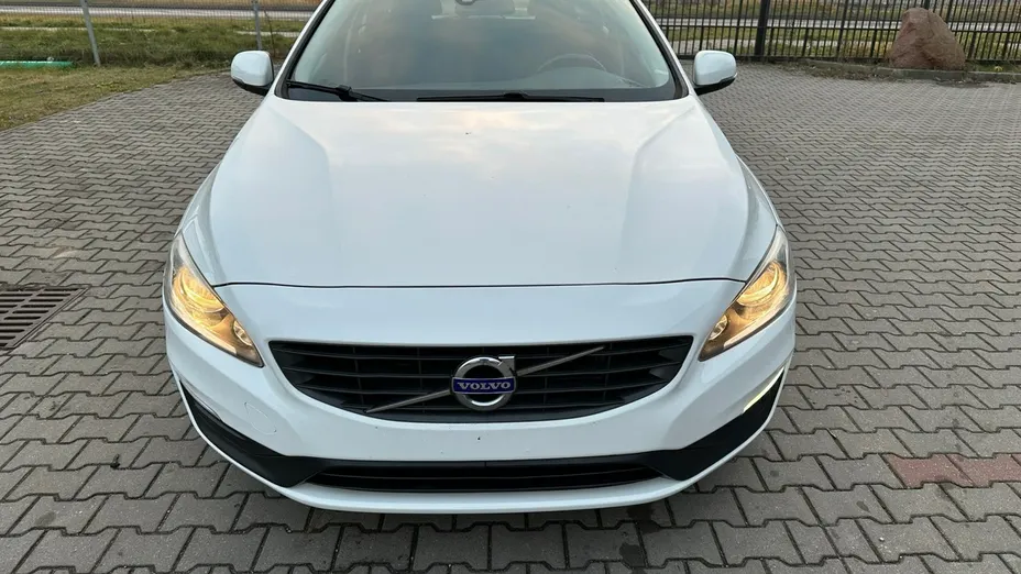 VOLVO V60 -
