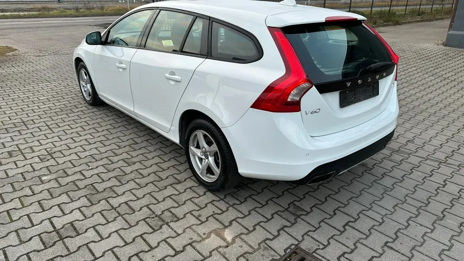 VOLVO V60 -