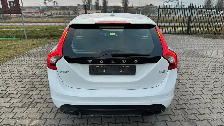 VOLVO V60 -