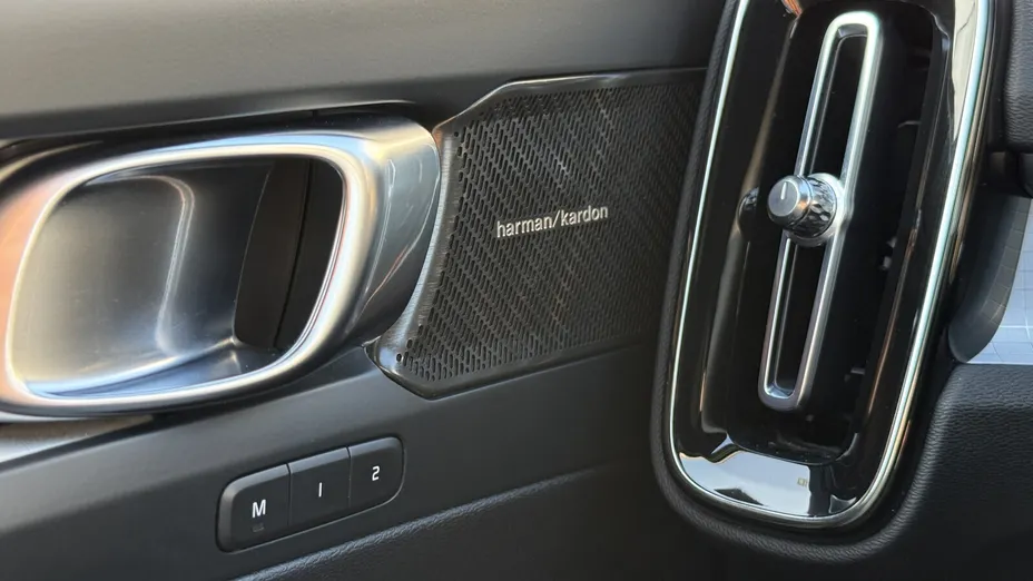 VOLVO XC40 XC40 B3 Plus Dark aut