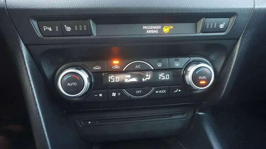 MAZDA 3 -