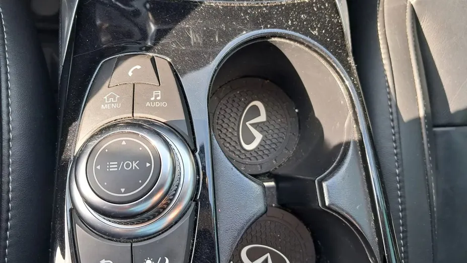 INFINITI QX30 -