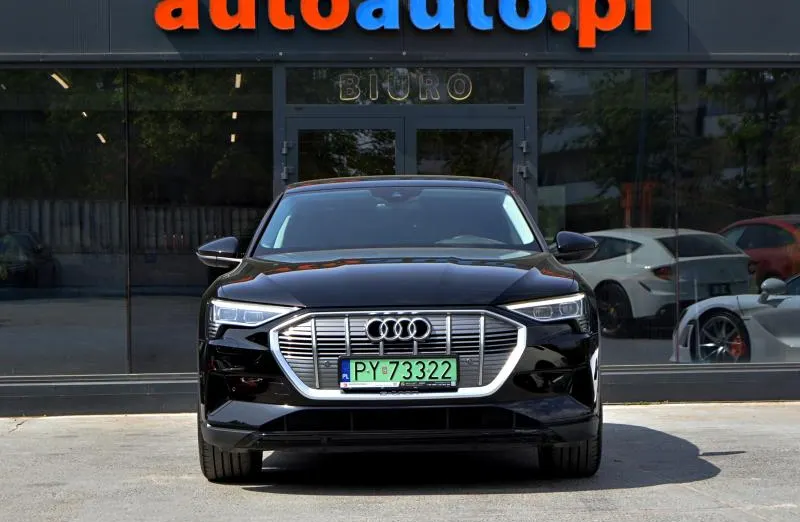 AUDI e-tron -
