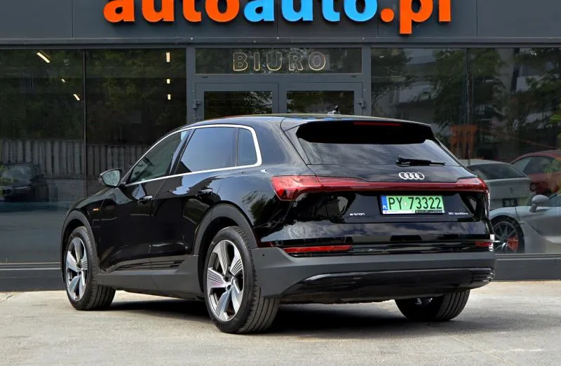 AUDI e-tron -
