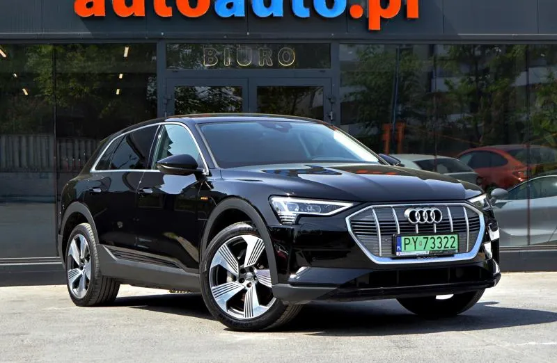 AUDI e-tron -