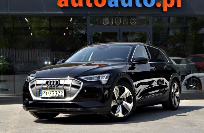 AUDI e-tron -