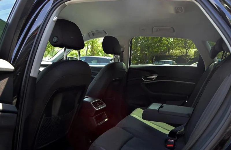 AUDI e-tron -