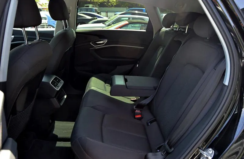 AUDI e-tron -