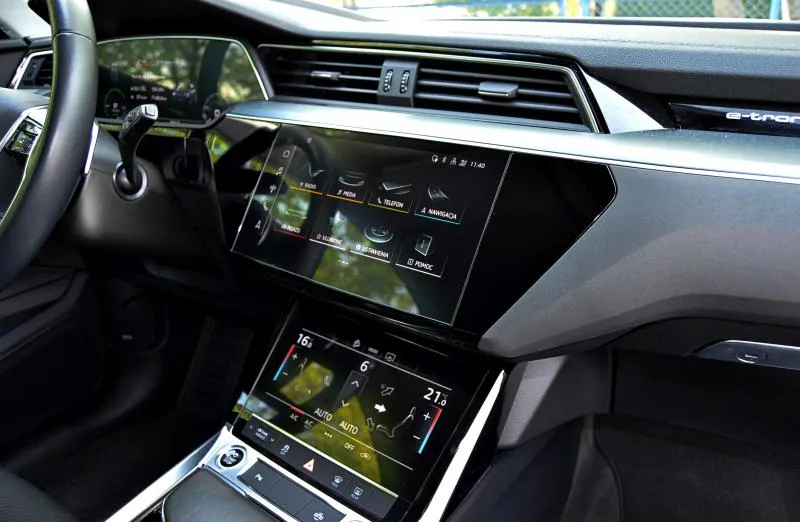 AUDI e-tron -