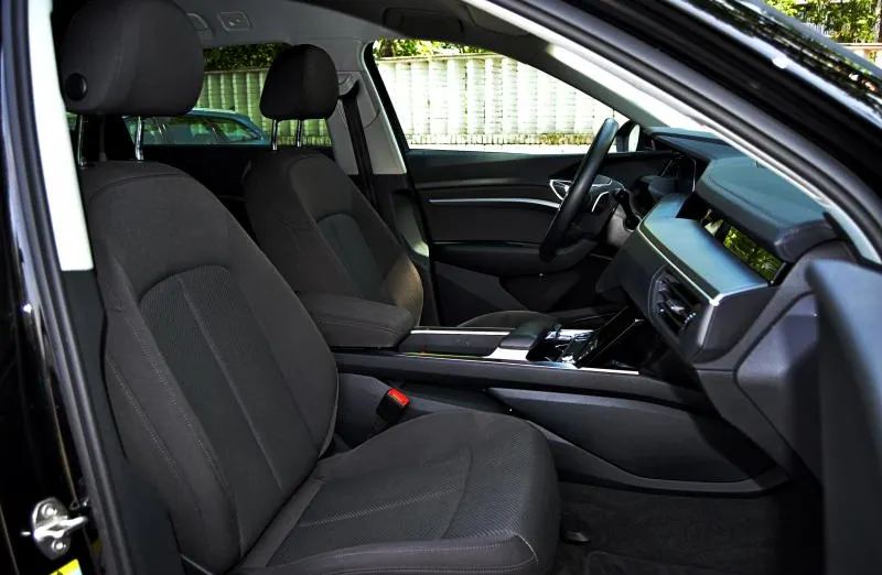 AUDI e-tron -